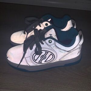 Heely's Silver Reflective Skate Shoes Youth 2 Low Top Lace Up Wheels